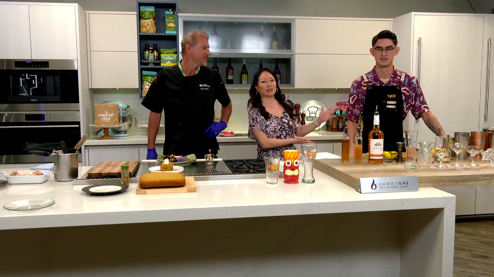 Chef Ronnie Nasuti and bartender Duke Sneed on Hawaii News Now showcasing Tiki’s Grill & Bar’s Thanksgiving dinner plate.